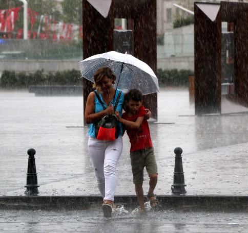 Süper hücre vurdu... İstanbul'dan kareler