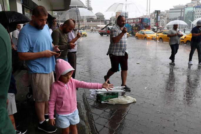 Süper hücre vurdu... İstanbul'dan kareler