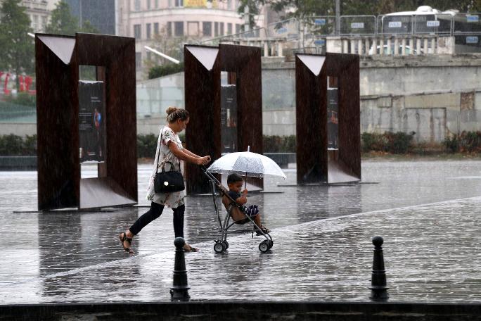 Süper hücre vurdu... İstanbul'dan kareler