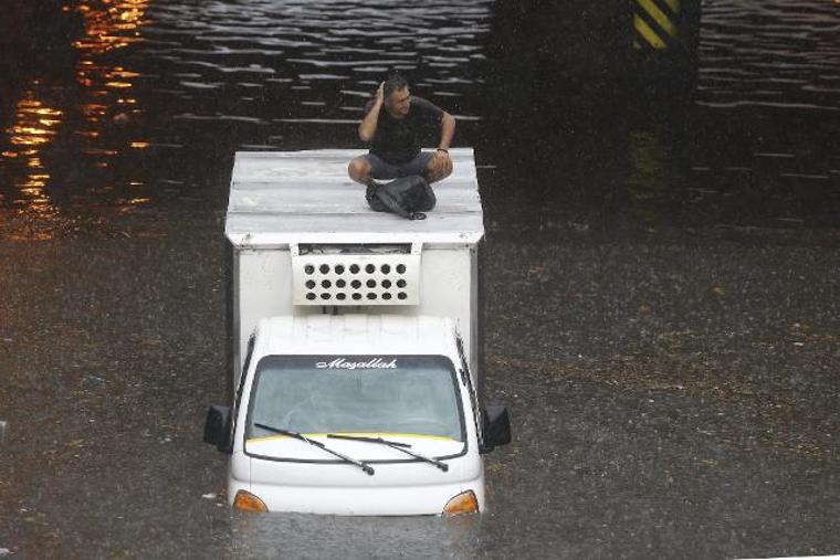 Sağanak İstanbul'u vurdu, Meteoroloji'den 3 bölge için uyarı geldi