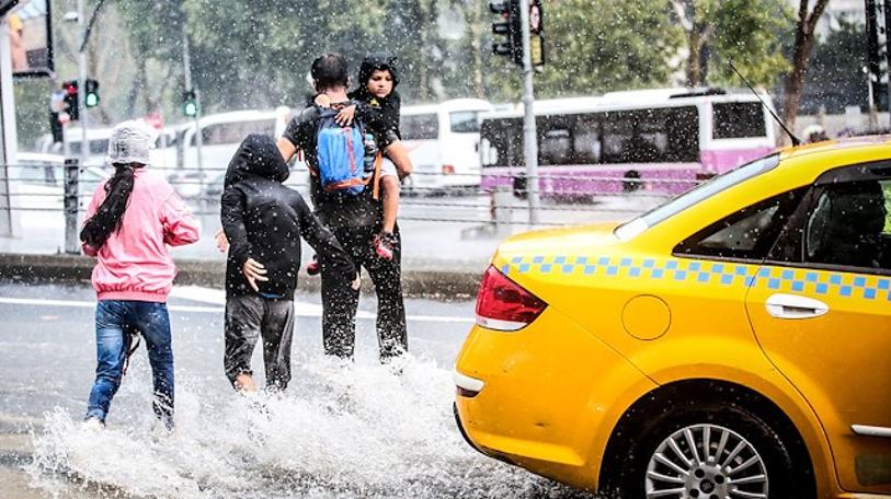 İstanbul Valiliği: Yağmur gece boyunca sürecek