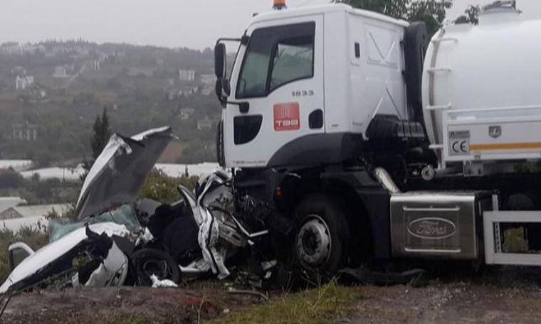 Yalova'da kontrolden çıkan vidanjör 3 araca çarptı