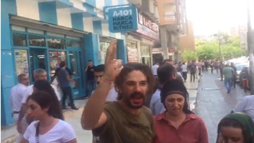 Diyarbakır'da belediyeye gelen HDP'lilere polis müdahalesi