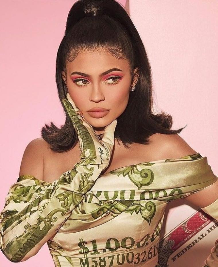 Kylie Jenner üzerine para giydi! Görenler inanamadı!