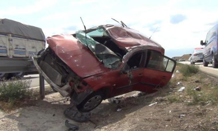 Kırıkkale’de takla atan otomobil su kanalına devrildi: 2 yaralı