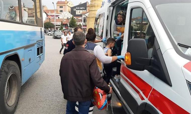 Halk otobüsünün çarptığı çocuk ölümden döndü