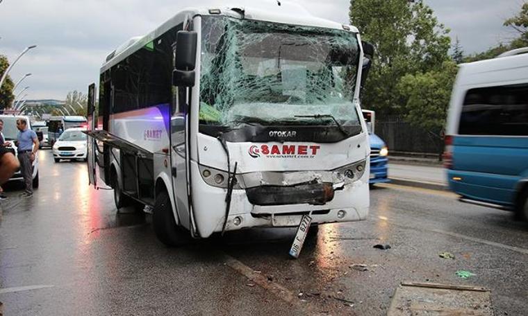 Polis servis aracı ile otobüs çarpıştı. 8 yaralı