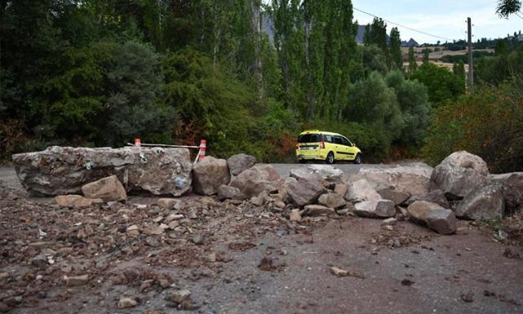 10 yıl süren davayı kazanınca köy yolunu ulaşıma kapattılar