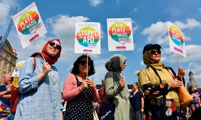 Almanya'da artan ırkçılık protesto edildi