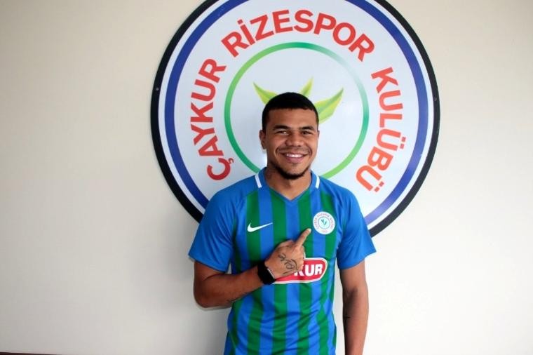 Çaykur Rizespor, Yan Sasse'yi transfer etti