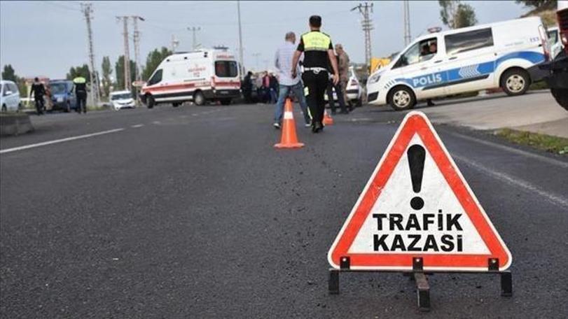 Feci kaza! Kamyonun halatla çektiği otomobile TIR çaptı: Ölü ve yaralılar var