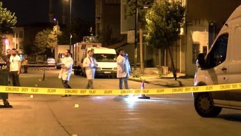 İstanbul'da gece yarısı silah sesleri! Yoldan geçen vuruldu