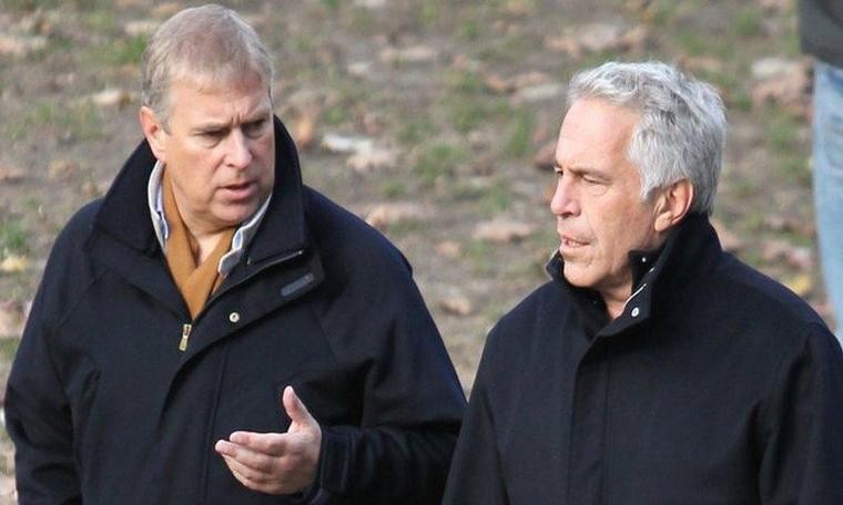 Epstein'e dava açan bir kadın: '17 yaşındayken Prens Andrew ile cinsel ilişkiye zorlandım'