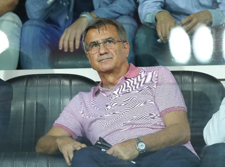 Şenol Güneş Kadın A Milli Futbol Takımı'nı ziyaret etti