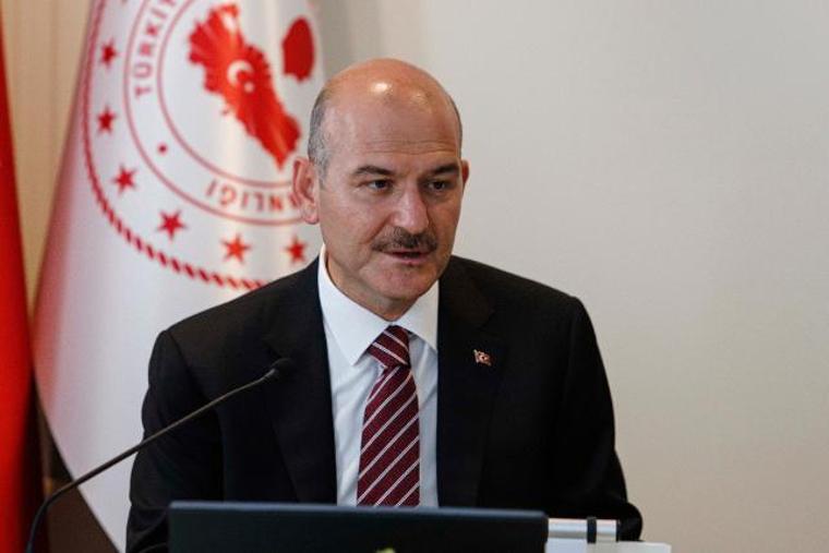 Süleyman Soylu'dan kadınlara öneri: KADES'i indirin