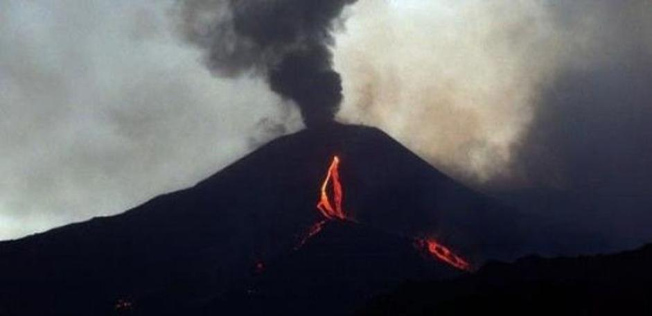 İtalya Stromboli Yanardağı'nda patlama