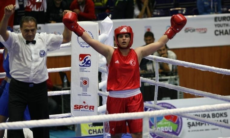 Türk boksörler yarı finalde