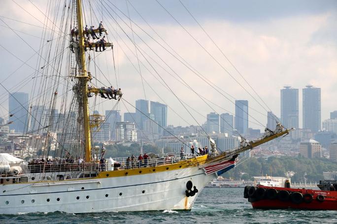 İstanbul'u direklerde selamladılar