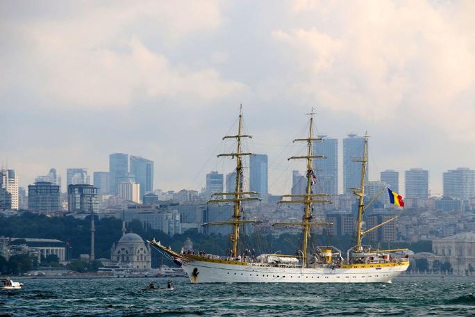 İstanbul'u direklerde selamladılar