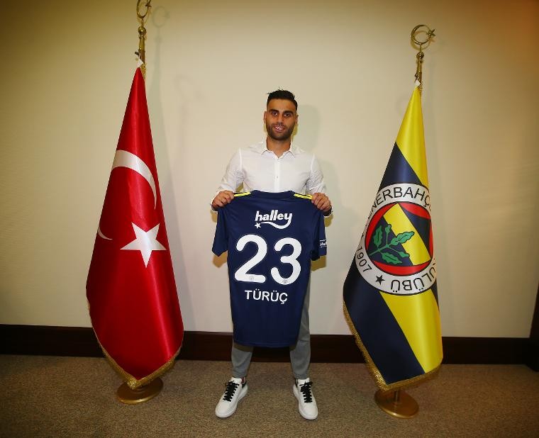 Deniz Türüç resmen Fenerbahçe'de