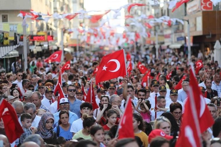 İzmir'de çiçekler açtı