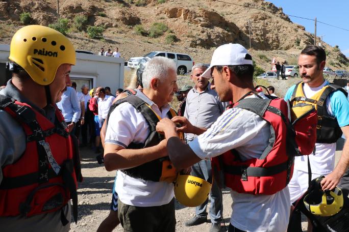 Binali Yıldırım'ın rafting heyecanı: Çocukluğumuzda ırmağa girip çimerdik