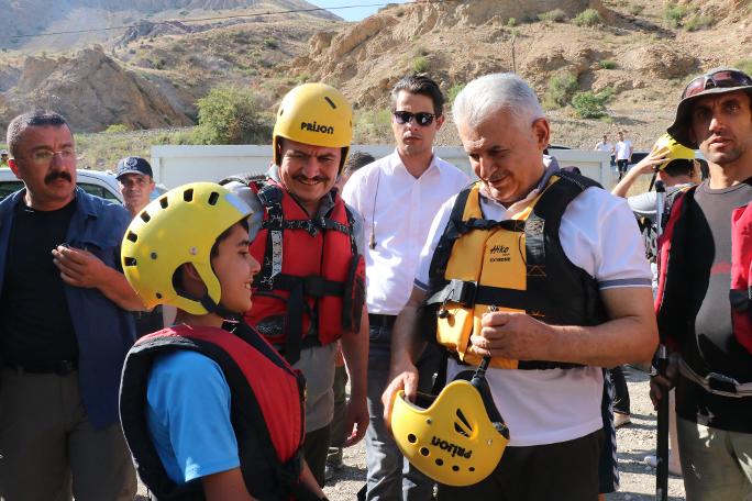 Binali Yıldırım'ın rafting heyecanı: Çocukluğumuzda ırmağa girip çimerdik