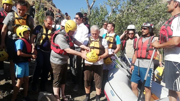 Binali Yıldırım'ın rafting heyecanı: Çocukluğumuzda ırmağa girip çimerdik