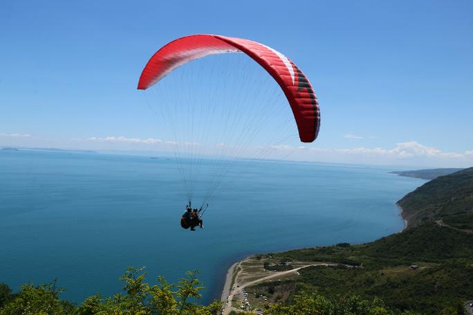 Yamaç paraşütü sporcularının yeni adresi Uçmakdere köyü