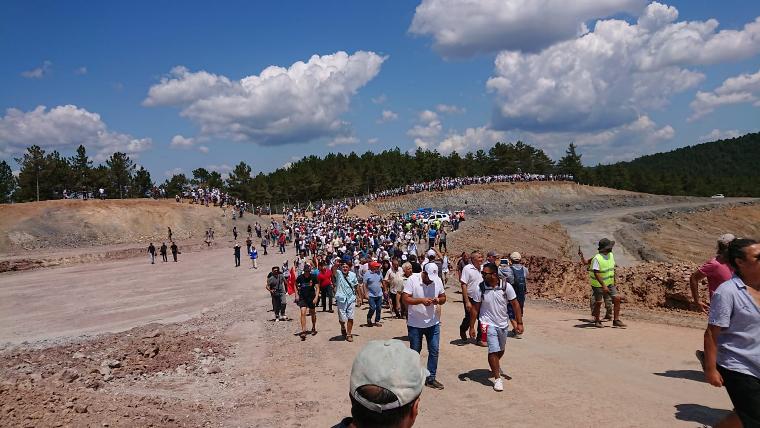 Kaz Dağları'nda nöbet: Çevreciler maden sahasına girdi, şantiyeye kilit vurdu