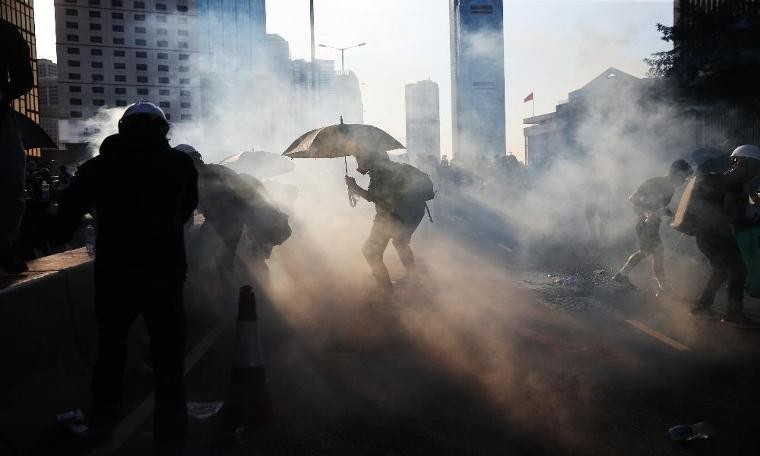 Hong Kong’da 420 kişi gözaltına alındı