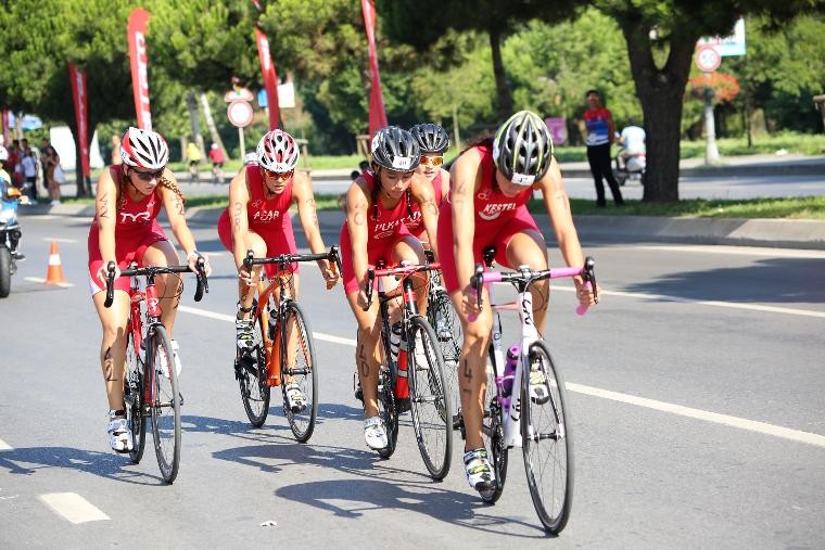 Triatlon Balkan Şampiyonası'nda Türk sporculardan 12 madalya