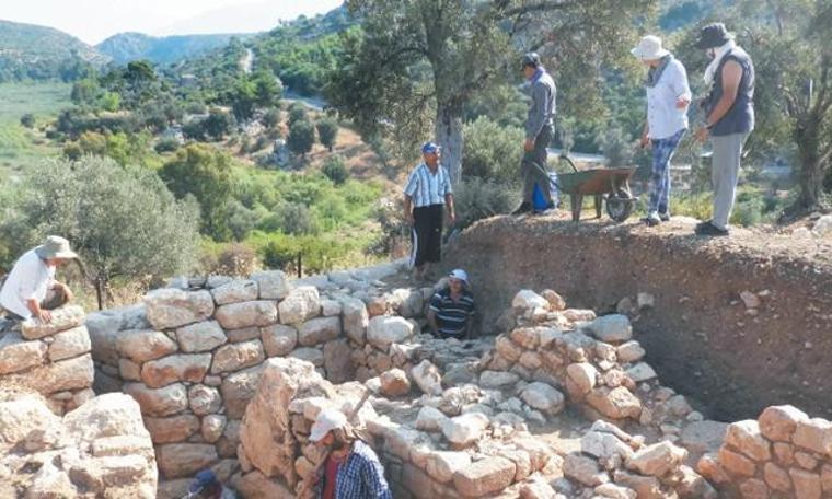 Patara’da Mısır kraliçesinin betimlendiği yüzük bulundu