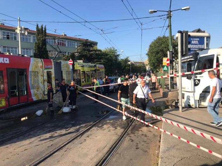 Cevizlibağ'da tramvay kazası: Seferler durdu