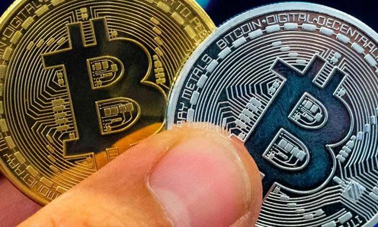 Bitcoin yeniden 12 bin doların altına indi