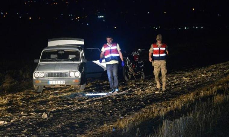 Amcası ve kuzenini tüfekle vurdu