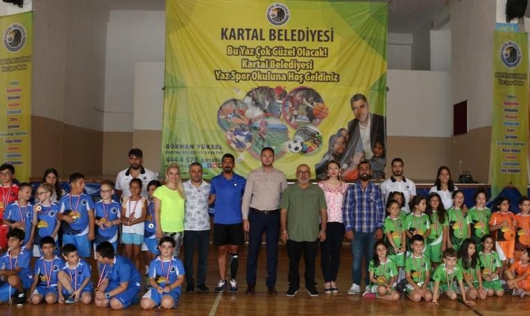 Kartallı minik sporcular madalyalarını aldı