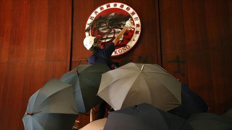 Hong Kong'da protestocular yönetime geri adım attırdı