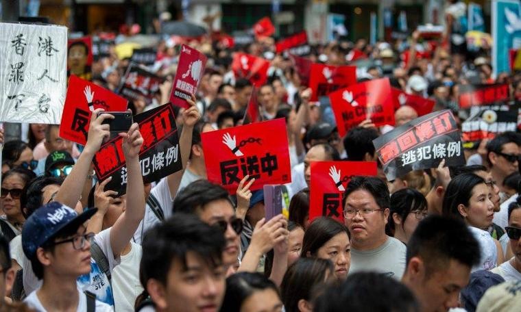 Hong Kong yönetimi aylardır protesto edilen tartışmalı 'Çin'e iade yasasını geri çekiyor'