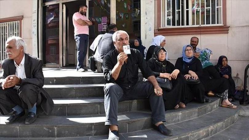 HDP İl Başkanlığı önündeki eyleme katılan aile sayısı 10 oldu