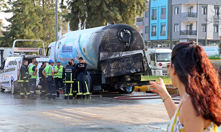 LPG tankerindeki yangın 10 saat sonra kontrol altına alındı