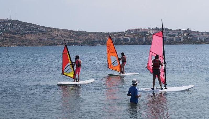 Foça'da çocuklara yelken eğitimi