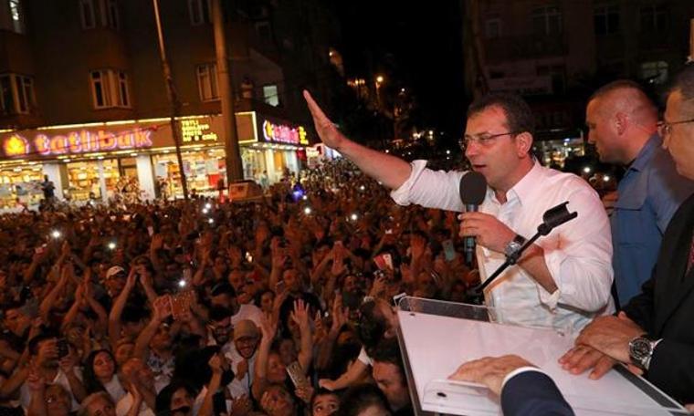 İmamoğlu'na yoğun ilgi: İzdiham yaşandı