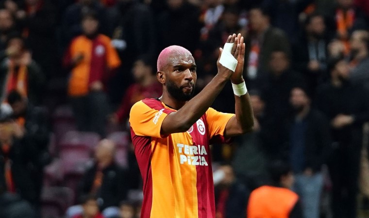 Ryan Babel Ajax'ta, kiralama bedeli...