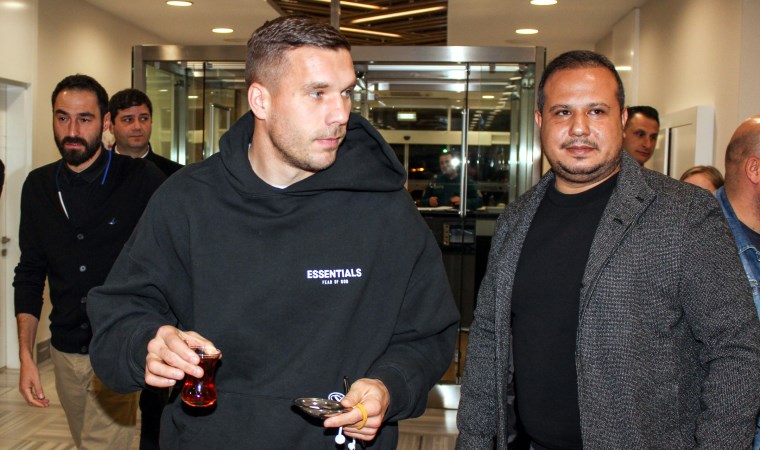 Podolski: Önce çay sonra imza