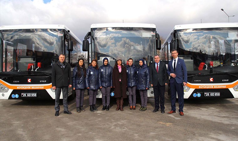 Eskişehir’in ilk kadın otobüs şoförleri direksiyona geçti