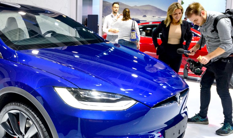 Tesla 100 milyar dolarlık piyasa değeriyle dünyanın 2. en büyük otomotiv şirketi oldu