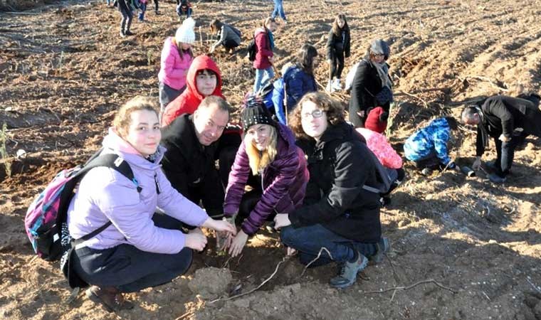 Çanakkale'de 'Toprak Dede' için 100 fidan dikildi