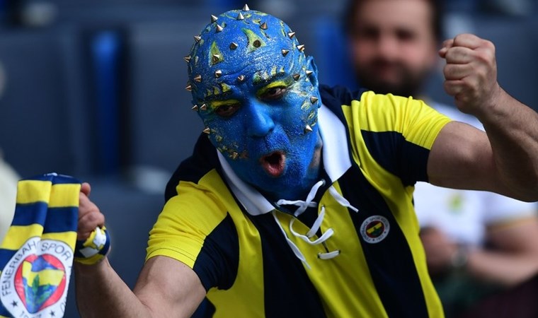 Kendini takımına adayan futbol taraftarlarında tehlikeli seviyede stres görülüyor