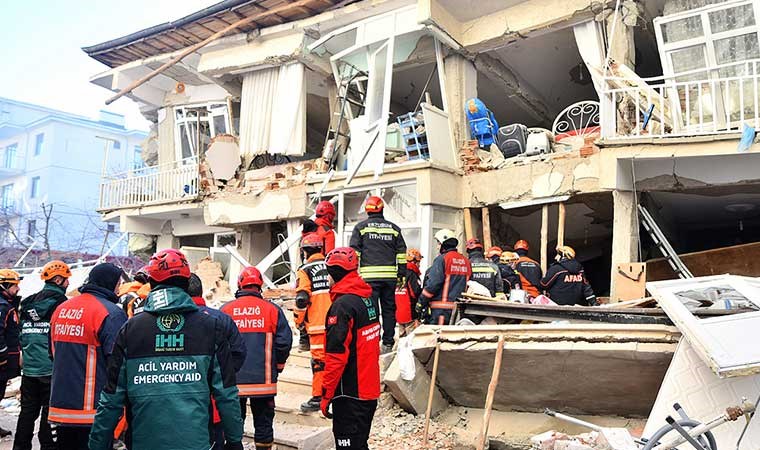 İzmir'de Elazığ için yardım kampanyası